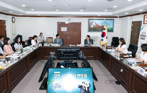 12일 서구청 보라매실에서 진행된 대전 서구 2025 혁신 멘토링 진행 장면