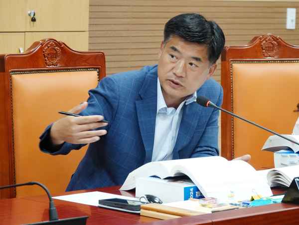 문화복지국 관광진흥과 결산심사 중인 맹의석 의원