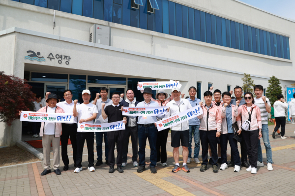 천안시에서 열린 제77회 충남도민체전에 참가한 태안군 선수단 단체사진