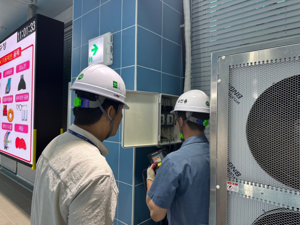 배방공수·북수스포츠센터, 수영장 긴급 전기안전 점검 진행 모습