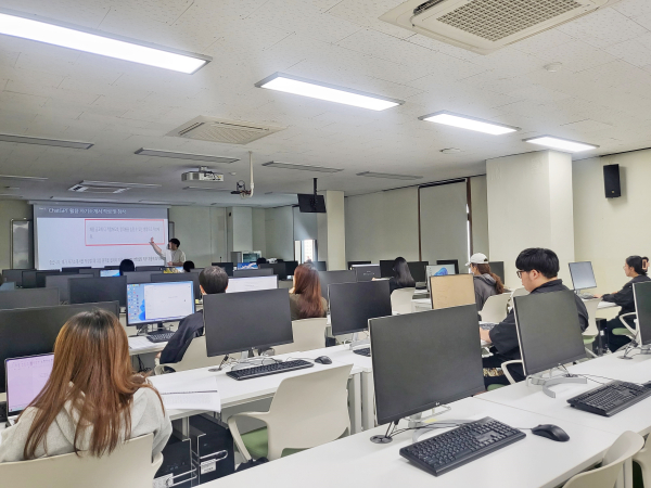‘Chat GPT’를 활용한 자기소개서 문서 작성 강화 교육 과정’ 진행 모습