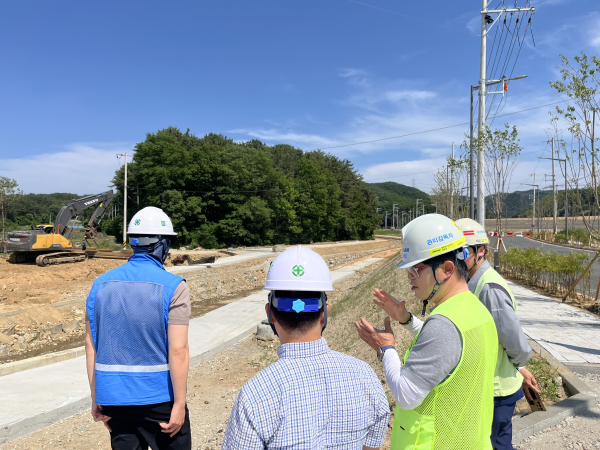 건설현장 민간 자문단과 합동 점검 진행 모습