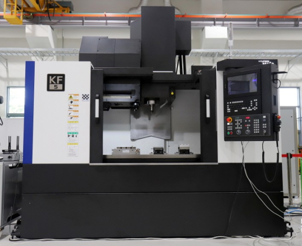 K-CNC 시스템이 탑재된 공작기계의 모습