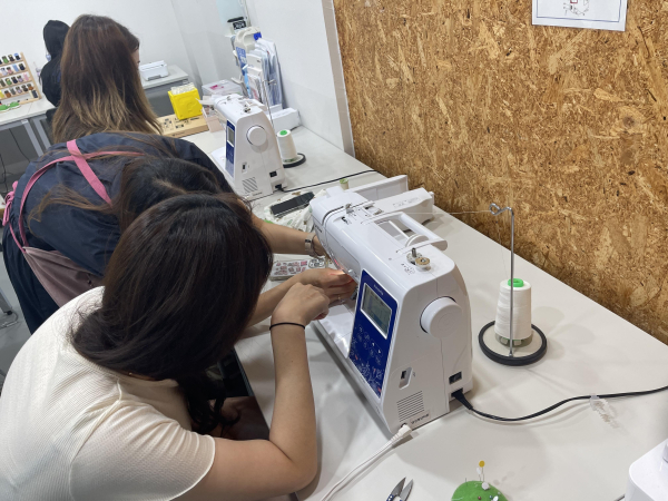 CNC자수기 프로그램 교육 모습