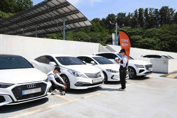 타이어 보이 프로모션 진행 모습