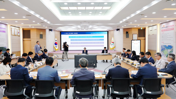 지난 24일 시청 대회의실에서 열린 서산 국가정원 타당성 조사 및 기본계획 수립 용역 최종보고회 개최 모습