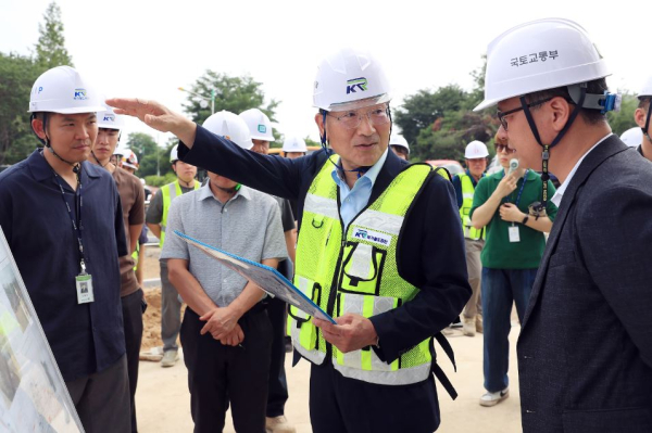 이성해 이사장, GTX-A 구성역 5번 출입구 현장 점검 모습