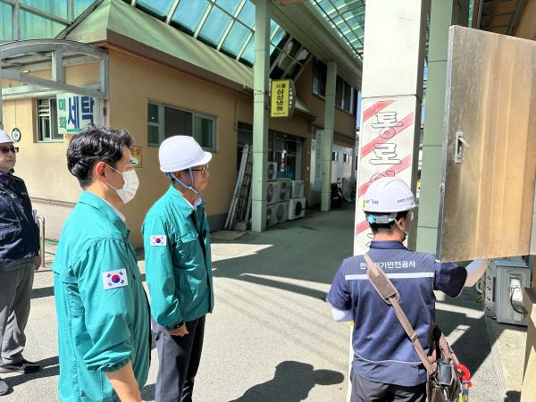 윤여권 청양부군수의 현장 활동 사진