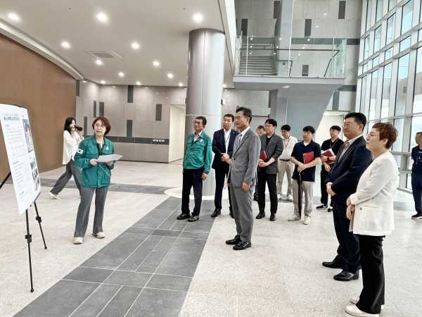 윤여권 청양부군수의 현장 활동 사진