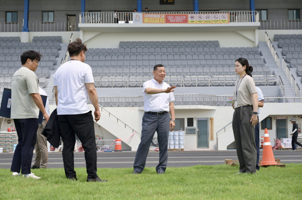 최원철 시장, 직접 추진 상황을 점검하며 현장 중심 행정 진행 모습