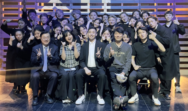 세계적 극단인 ‘사계(四季)’의 공연 제작 책임자 히라노 마코토(平野真登) PD가 순천향대 공연영상학과 방문 기념사진