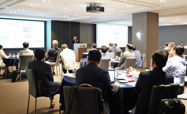 대전 연구산업진흥단지 육성사업 기업 간담회에서 연구개발(R&D) 과제에 대해 발표하고 있는 아이빔테크놀로지 김필한 대표