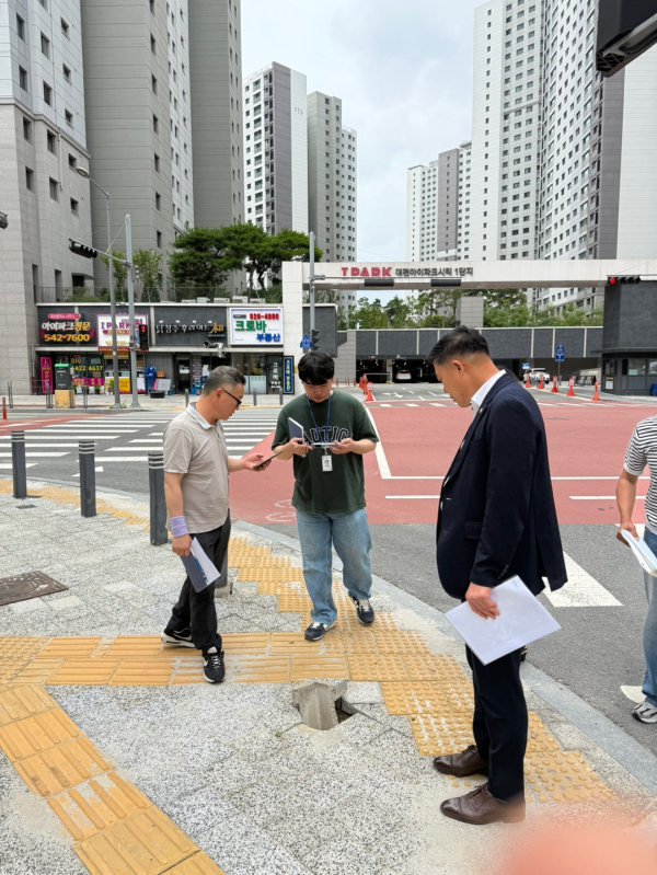 여성용 유성구의회 부의장, 주민 불편 해소 위한 현장 의정활동 모습