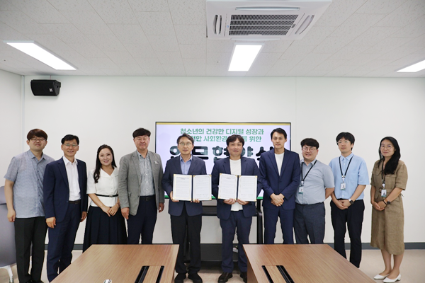 필상-천안시청소년재단 업무협약 체결식 단체사진