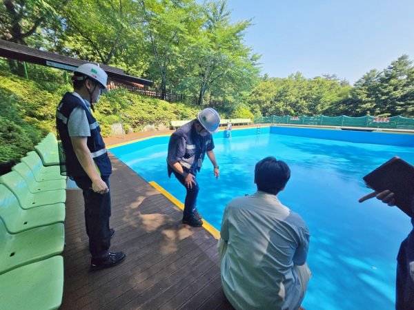 영인산자연휴양림, 물놀이터 개장 전 안전점검 모습