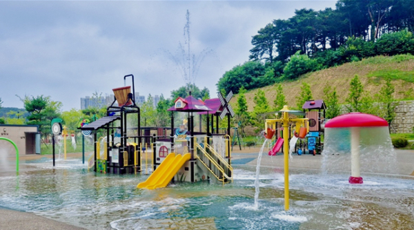 수청동 푸른물근린공원 물놀이장 전경