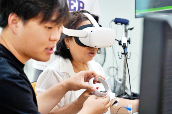 충남대학교 지역환경토목학과와 협력해 가상현실(VR) 기술을 활용한 심리 치유 프로그램을 2일부터 9일까지 운영했다.