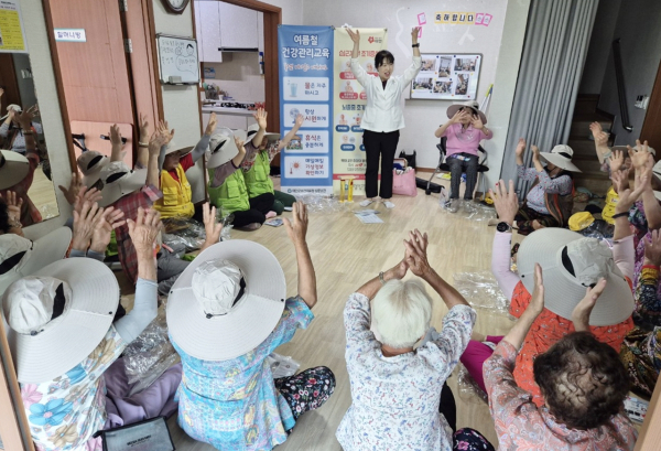 지난 7월 2일 관내 무더위쉼터에서 진행된 여름철 건강관리교육 모습.