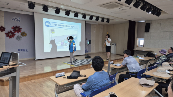 어르신을 대상으로 진행한 ‘찾아가는 맞춤형 교통 안전 교육’