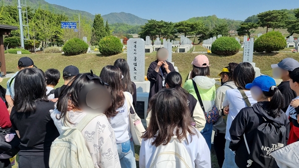 덕송초 학교자율시간 대전현충원 방문 모습.