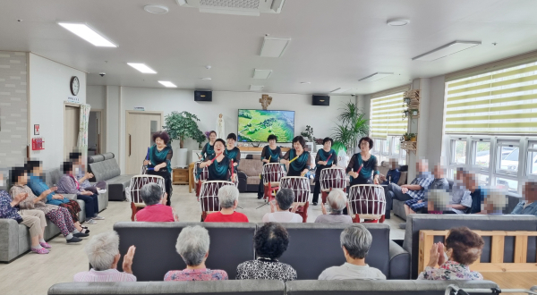 약시우강사랑채 배후마을 난타 공연