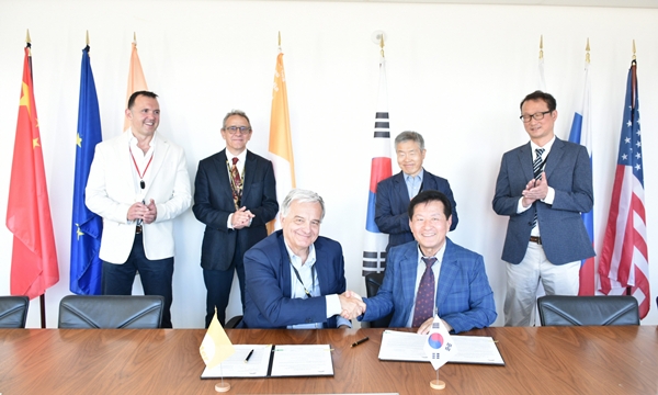 (왼쪽부터) ITER 국제기구 세르지오 올란디 사무차장과 정기정 ITER 한국사업단장