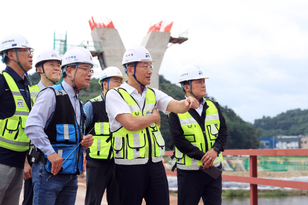 국가철도공단 이성해 이사장, 강릉~제진 철도건설사업 현장점검 모습