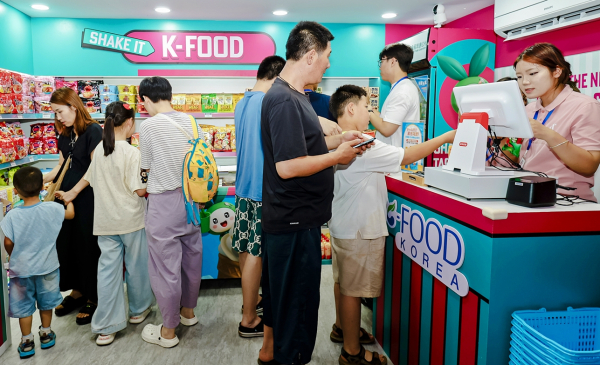 칭다오맥주축제 “K-푸드 편의점” 현장 전경