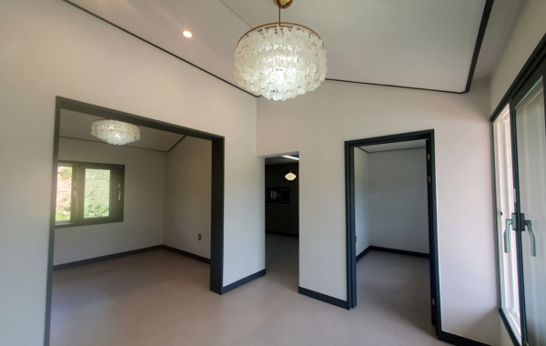 리모델링을 완료한 이원면 포지리의 주택 내부 모습.