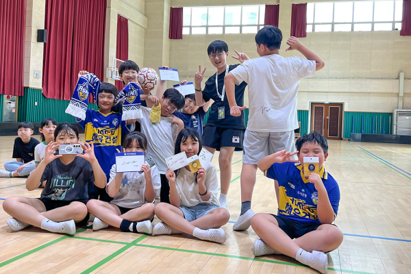 충남아산FC 온양풍기초서 비타민 스쿨 진행 모습