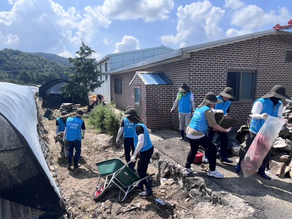 지난 23일, 경남 산청 농가 복구 지원 모습