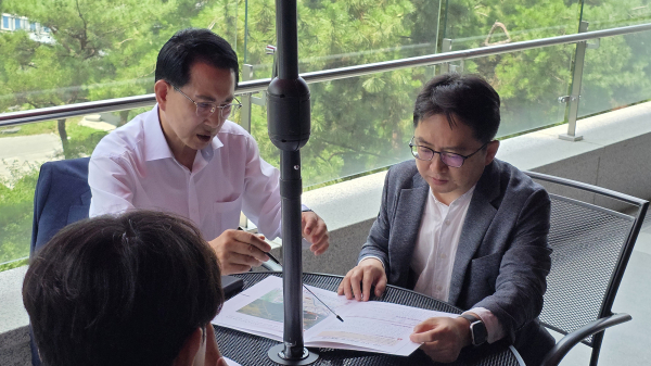 이완섭 서산시장이 24일 정부 세종청사를 방문해 주요 현안 사업에 대해 설명했다.(행정안전부 교부세과)