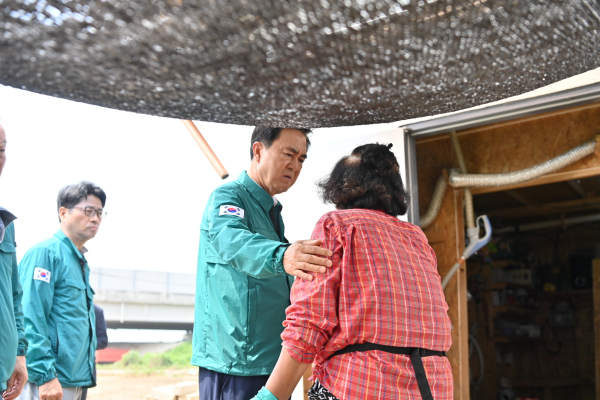 수해 지역민과 소통을 나누는 김태흠 충남도지사