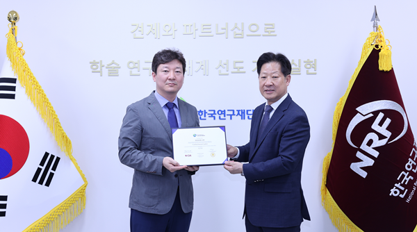 [붙임] 임석재 연구원, 강성식 상임감사 기념사진