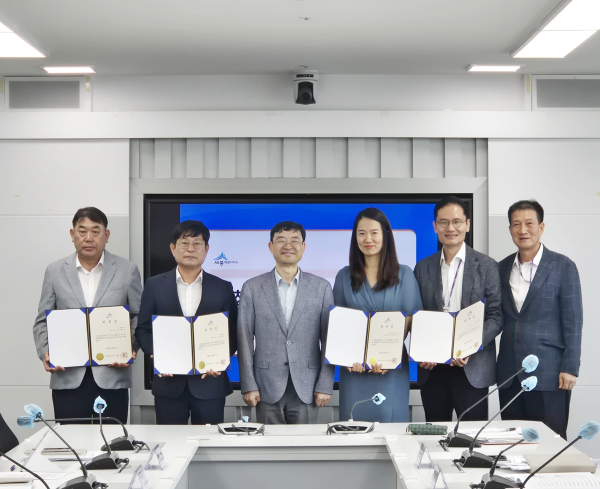 청렴멘토단 위촉식 (왼쪽부터) 안종수 자치행정과장, 김병호 조치원읍장, 김하균 행정부시장, 장민주 정책기획관, 이경우 운영지원과장, 김광남 감사위원장