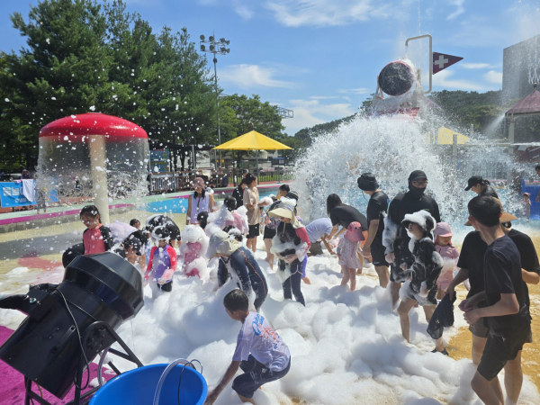 야간 버블건 물놀이장 운영 모습