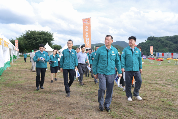 공주 금강신관공원에서 제1회 ‘공주야(夜)밤 맥주축제’ 점검 모습