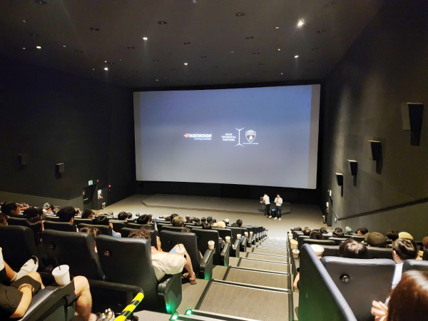 지난 16일 대전∙금산공장 임직원 가족 초청 영화 관람 행사 진행 모습