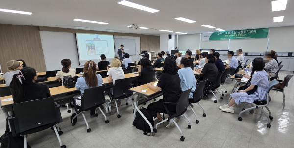 한국보건복지인재원 대전교육센터에서 영아 양육환경에서 지킬 아동권리교육 진행 모습