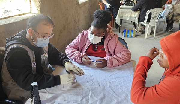 건양대병원 비뇨의학과 김홍욱 교수 진료모습