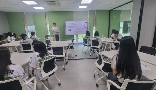 예비 지역인재 기업 탐방 진행 모습