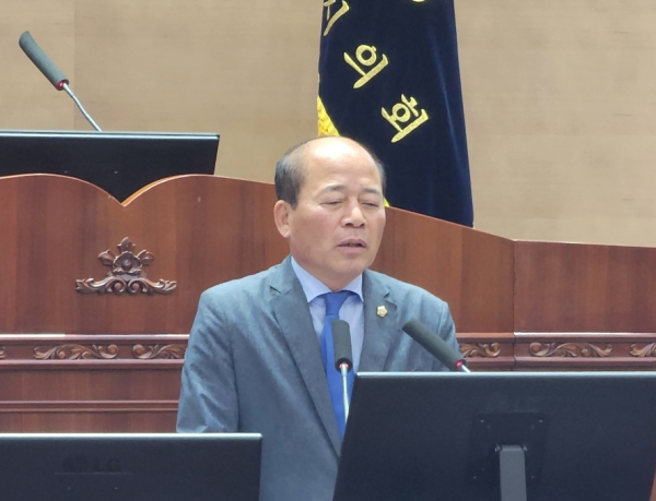 결의문을 대표 발의하는 육종영 의원/박동혁 기자