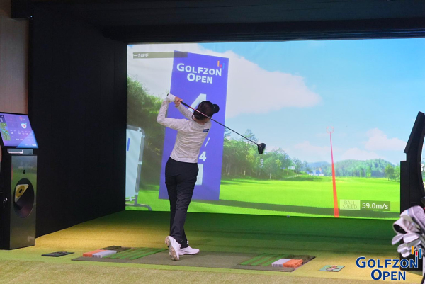 2025 골프존 차이나오픈에 참가한 선수가 티샷을 하고 있다