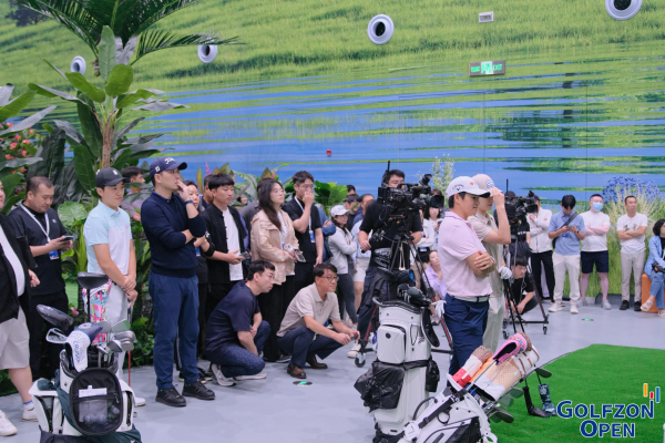 지난 8월 28일부터 31일까지 골프존 시티골프 중국 2호 연길점에서 개최한 ‘2025 골프존 차이나오픈’ 갤러리 및 참가 선수들 모습