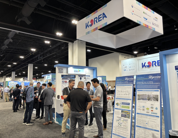지난  6월 9일부터 11일까지 미국 콜로다도주(州) 덴버에서 열린 미국수도협회(AWWA) 콘퍼런스 및 전시회인 ‘ACE 2025’에서 한국수자원공사가 국내 물 분야 혁신기업들과 함께 전시 부스를 운영하고 있다.