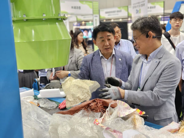 지난달 29일 고양 킨텍스에서 열린 RETECH 2025 서철모 서구청장 방문 장면