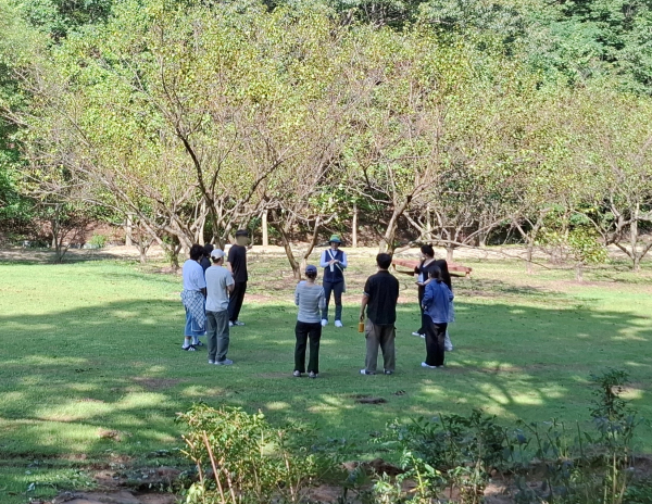 지난 3일 국립대전숲체원에서 자립준비청년들이 프로그램에 참여하고 있다.