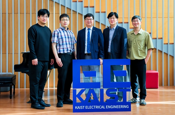 (왼쪽부터) KAIST 최신현, 윤영규, 최성율, 유승협, 김경민 교수