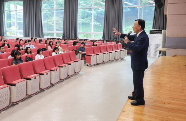 '2025 지방공무원 신규임용(예정)자 교육’ 교육감 특강 진행 모습