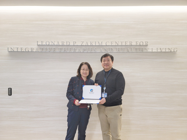 팅바오 교수(좌), 대전한방병원 유화승 교수(우)